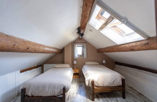 Ventalon-en-Cevennes Maison | Family Room, "La Ribambelle" – Spa and Pool Access