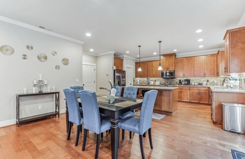Beaverton Maison | Family Relocation Ready! Spacious 5 bed home — Pets Welcome, Near Nike & Intel