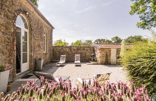 Rauville-la-Bigot Cottage | Maison Charmante 6 Pers, 3 Ch, Jardin Privé, 9 km Plages, Animaux OK, Confort Moderne