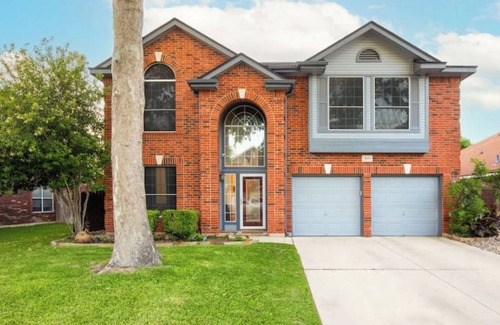 North San Antonio - SAT Maison | Family Retreat w/ Heated Pool + Slide + Hot Tub!