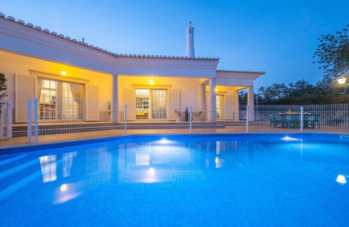 Cerro do Ouro Villa | WONDERFUL VILLA W/ PRIVATE HEATABLE SALTWATER POOL, FREE WIFI AND A/C