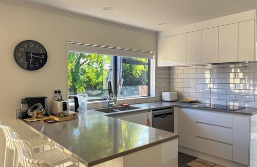 East Tamaki Maison | Family Retreat w/ Playground Views in East Tamaki