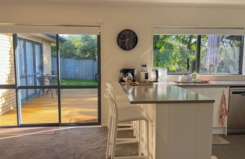 East Tamaki Maison | Family Retreat w/ Playground Views in East Tamaki