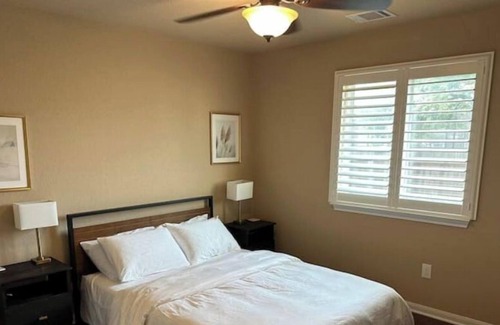 Timberwood Park Maison | Family Retreat - Walk to Pool, Playground & Bball