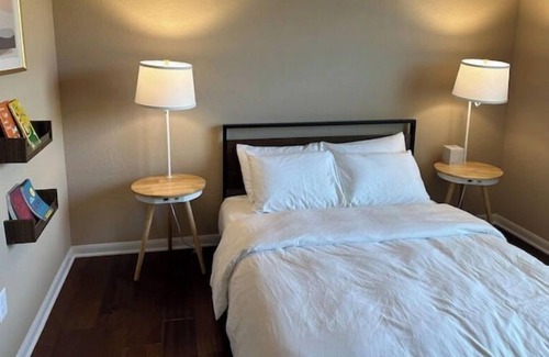 Timberwood Park Maison | Family Retreat - Walk to Pool, Playground & Bball