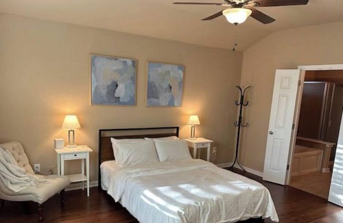 Timberwood Park Maison | Family Retreat - Walk to Pool, Playground & Bball