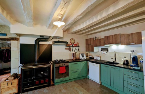 Clere-du-Bois Cottage | Séjour paisible au cœur du Berry : maison familiale moderne, cheminée, jardin, et SPA à Cléré-du-Bois.