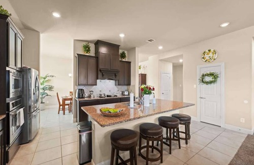 Oak Point Maison | Family retreat with Pool Access