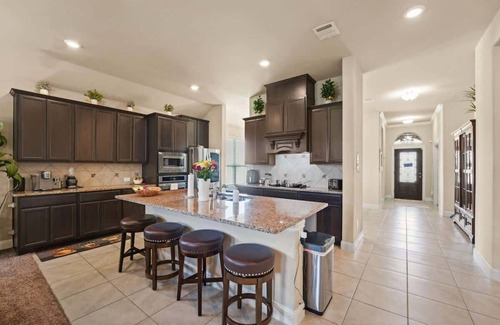 Oak Point Maison | Family retreat with Pool Access