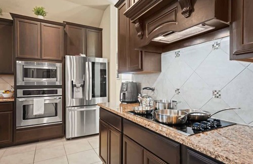 Oak Point Maison | Family retreat with Pool Access