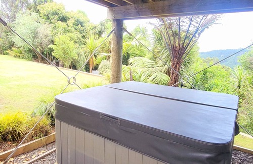 Waitao Maison | Family Retreat with Stunning Ocean Views, Surrounded by Native Bush & Bird Song