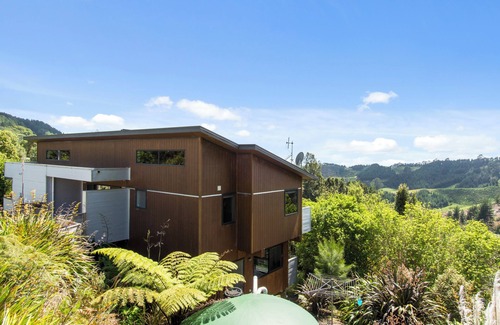 Waitao Maison | Family Retreat with Stunning Ocean Views, Surrounded by Native Bush & Bird Song