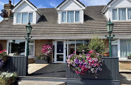 Malahide Maison | Family room (en-suite) in a cozy Guest House, beside pretty Malahide Village, Castle and near Dublin Airport