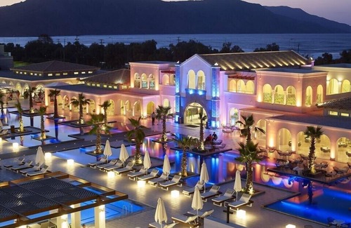 Georgioupolis Appartement | Deluxe Family Room: Garden View, Private Pool, HB