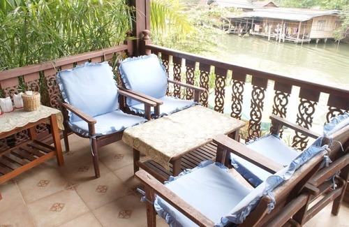 Suan Luang Maison | Famille CHAMBRE Riverside Homestay à Ampawa