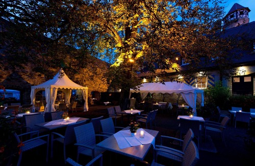 Neckarzimmern Maison | Family room Tower room with view of the castle courtyard - Hotel-Restaurant Burg Hornberg