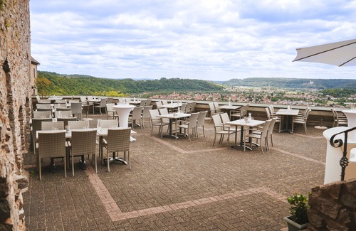 Neckarzimmern Maison | Family room Tower room with view of the castle courtyard - Hotel-Restaurant Burg Hornberg