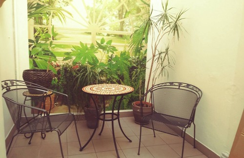 Hamburg City Center Appartement | Family room with full bathroom and WC