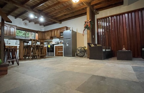 Puerto Viejo de Talamanca Maison | Family-Sized - 5 Minute Walking Distance - Puerto Viejo Downtown