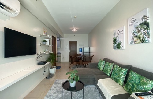 San Lorenzo Copropriété | Family size Condocation in Beacon Tower Makati,with Unlimited pool acces