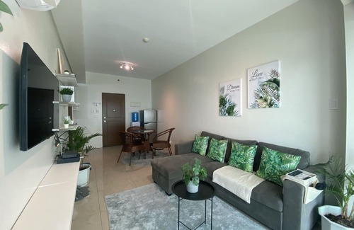 San Lorenzo Copropriété | Family size Condocation in Beacon Tower Makati,with Unlimited pool acces