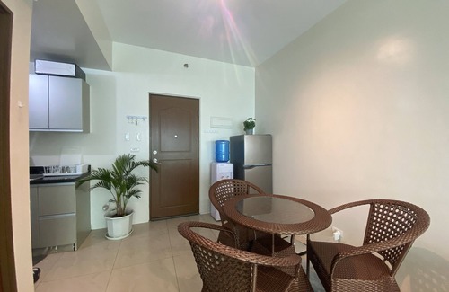 San Lorenzo Copropriété | Family size Condocation in Beacon Tower Makati,with Unlimited pool acces