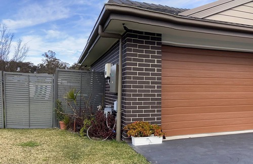Fletcher Maison | Family size quiet house - nice 3 bedroom home 25 minutes to CBD