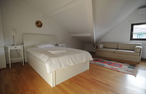 Adapazari Villa | Family-size villa with swimming pool 10 minutes to the lake and 6 km to Maşukiye