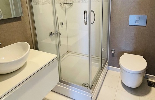 Nilufer Appartement | family- sized - 4 Bedroom Rental unit/ with pool / middle of Bursa