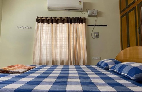 Tirupati Copropriété | Family-sized Penthouse with 2 min walk to Reliance Mart & Hospital