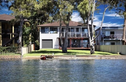 Gorokan Maison | Family-sized Waterfront Home with lake views & private jetty!