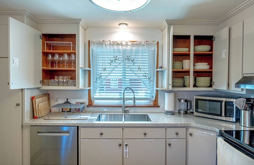 Middletown Maison | Family Stays: Middletown, CT