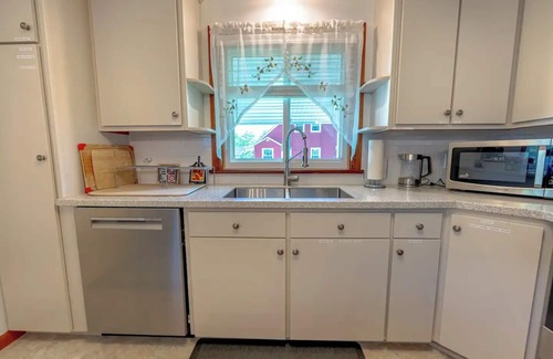 Middletown Maison | Family Stays: Middletown, CT