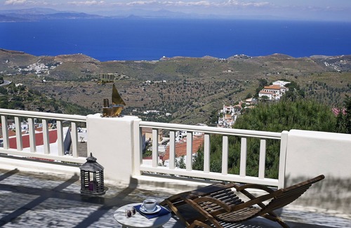 Ioulida Maison | Suite Familiale avec Vue sur la Mer - Kea Village Suites & Villa