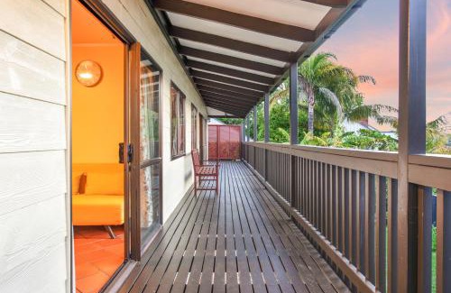 Lynfield Maison | Family Sunset Retreat with Sea Views