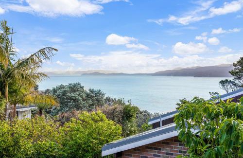 Lynfield Maison | Family Sunset Retreat with Sea Views