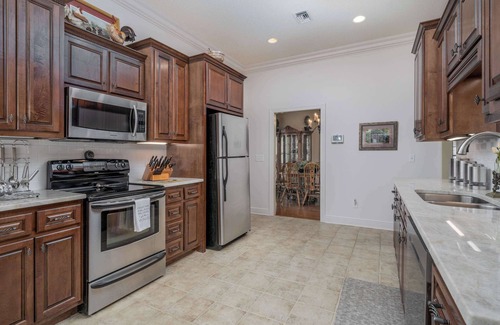Tuscaloosa Maison | Family Ties- Lakefront- 5 TVs- 7 miles to UA