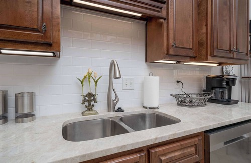 Tuscaloosa Maison | Family Ties- Lakefront- 5 TVs- 7 miles to UA