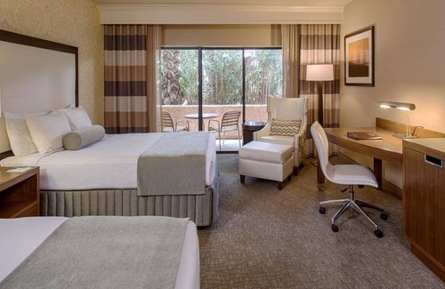 Downtown Station Balnéaire | Family Vacay! Three Comfy Units, Pool, Restaurant