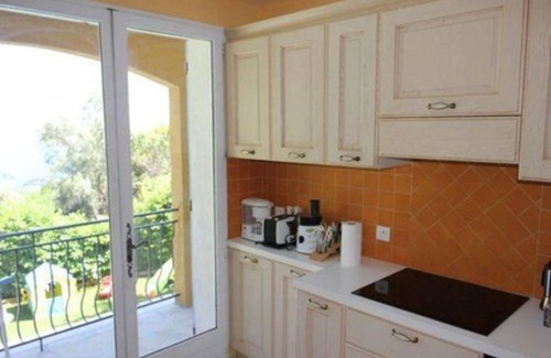 La Turbie Appartement | Family Villa Apt with Pool & Kids’ Garden