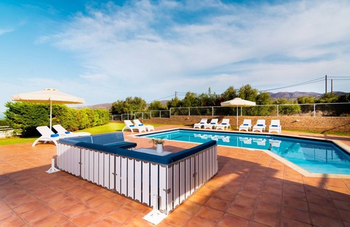 Milatos Villa | Villa de luxe avec piscine privée, grand jardin, vue sur la mer, Crète