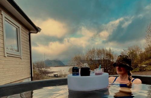 Stamsund Appartement | Familyfriendly-modern, in the fishingtown Stamsund, with Sauna and Jacuzzi