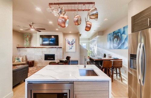 Old Town North Maison | Fancy Townhome near Old Town, Breweries and River!