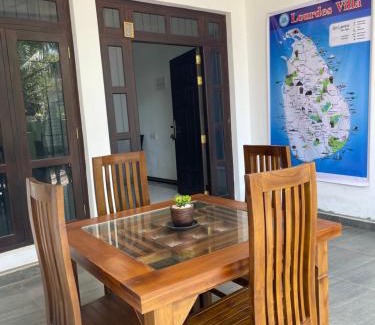 Ettukala Maison | Fanisha Family Villa and Restaurant