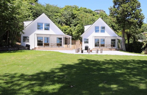 Kawaha Point Maison | Fantail Brand New Absolute Lakefront Whole House