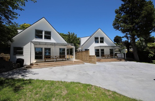 Kawaha Point Maison | Fantail Brand New Absolute Lakefront Whole House
