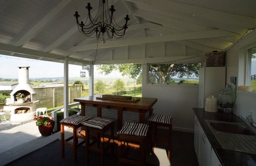 Maungatautari Appartement | Fantail Cottage - 1 sur 3 dans un jardin champêtre bordant une réserve indigène