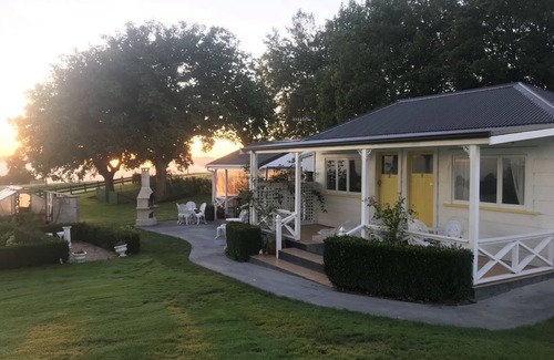 Maungatautari Appartement | Fantail Cottage - 1 sur 3 dans un jardin champêtre bordant une réserve indigène