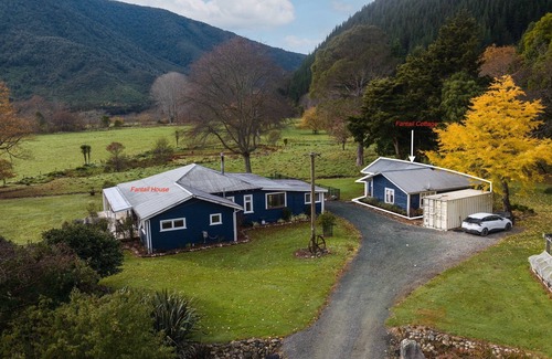 Saint Omer Maison | Fantail Cottage Kaiuma Bay - Havelock Holiday Home