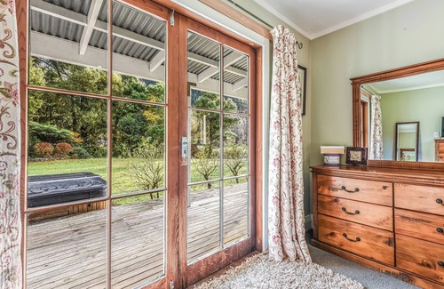 Saint Omer Maison | Fantail House Kaiuma Bay - Havelock Holiday Home
